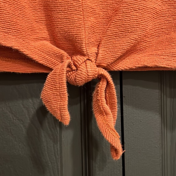 Madewell Texture and thread V Neck tie front top. - Picture 3 of 6